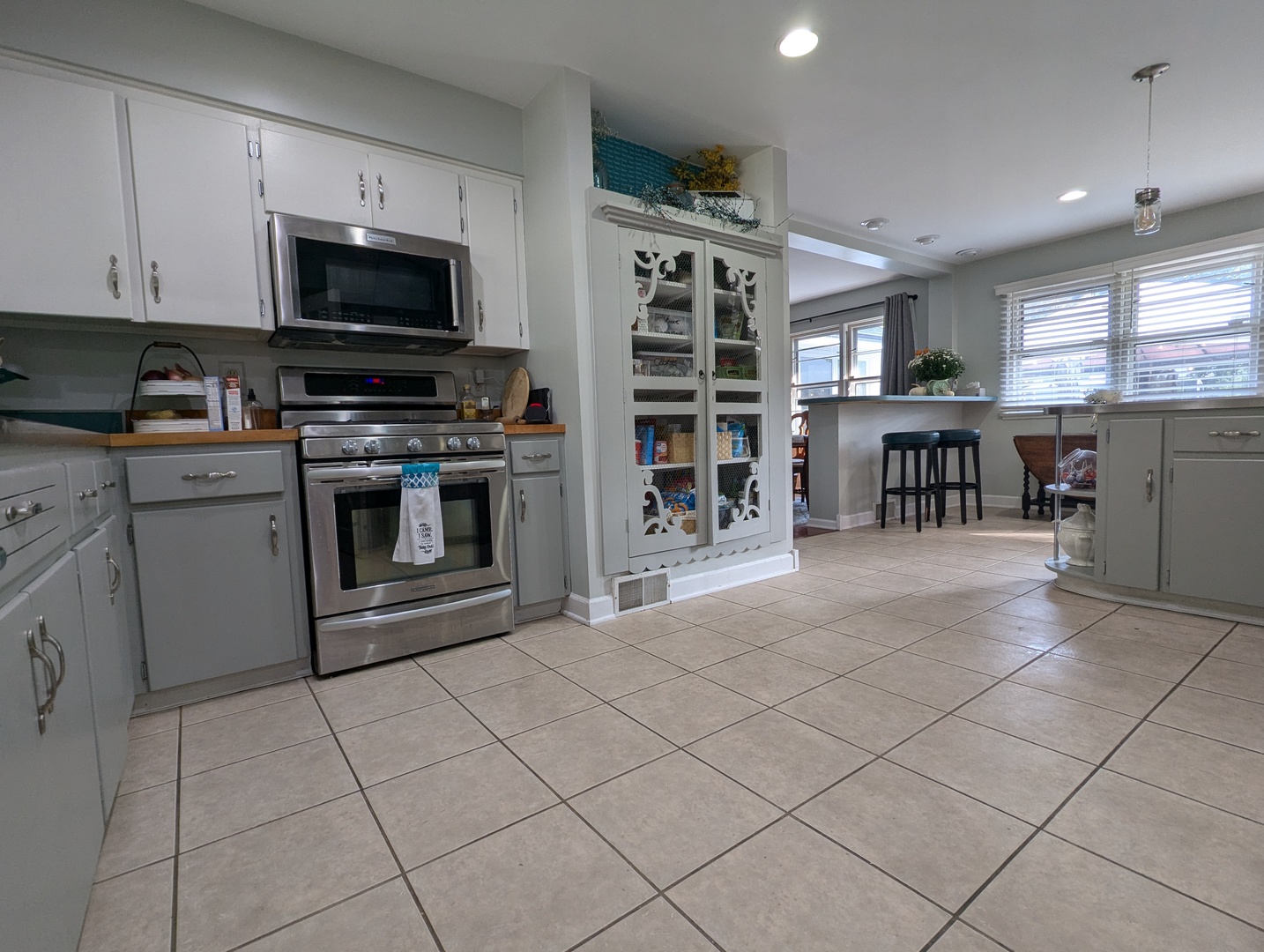 228 S Westlawn Avenue, Aurora, IL 60506