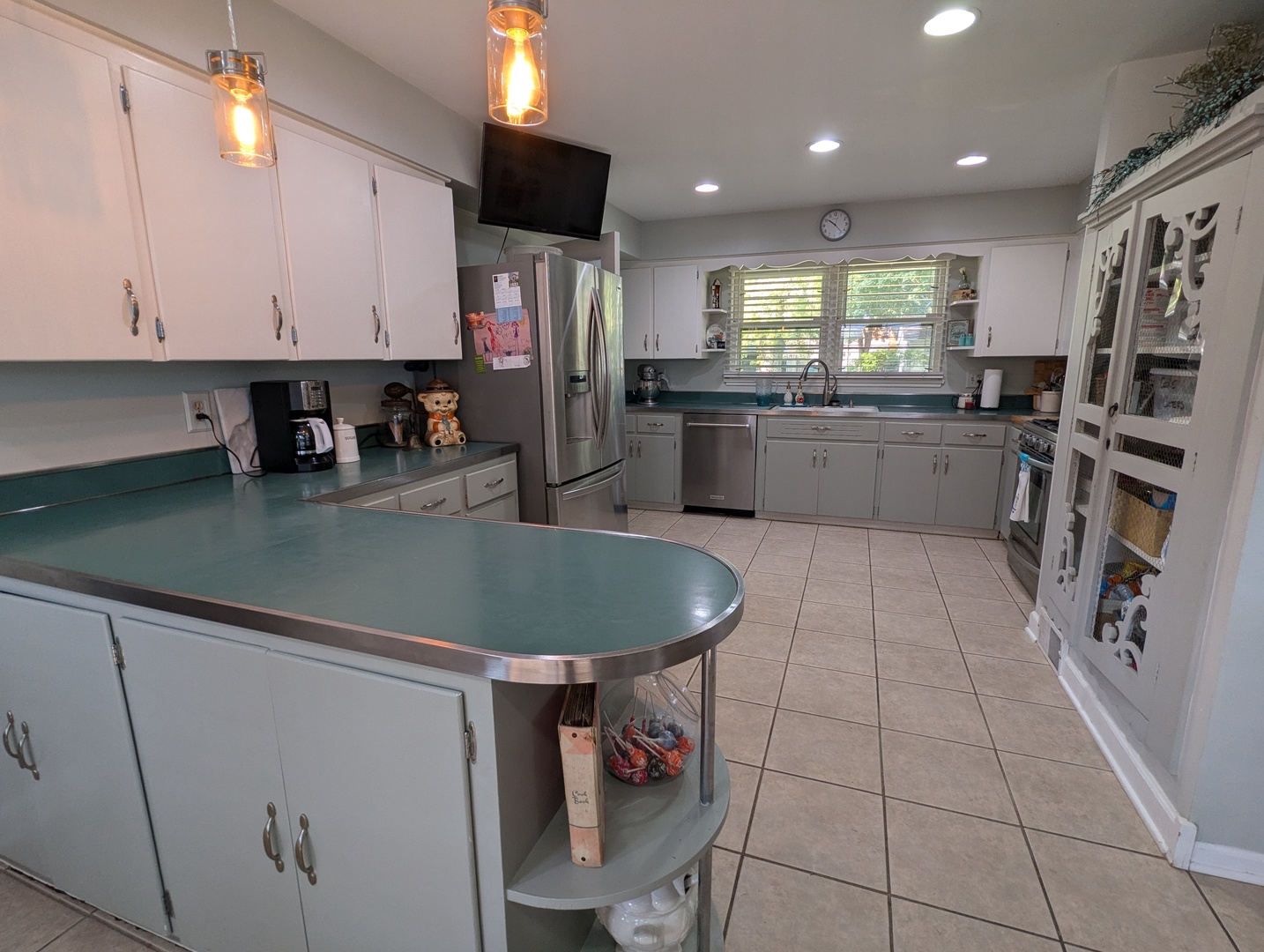 228 S Westlawn Avenue, Aurora, IL 60506