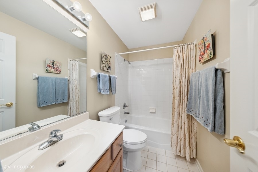 6262 Edgebrook Lane, Indian Head Park, IL 60525