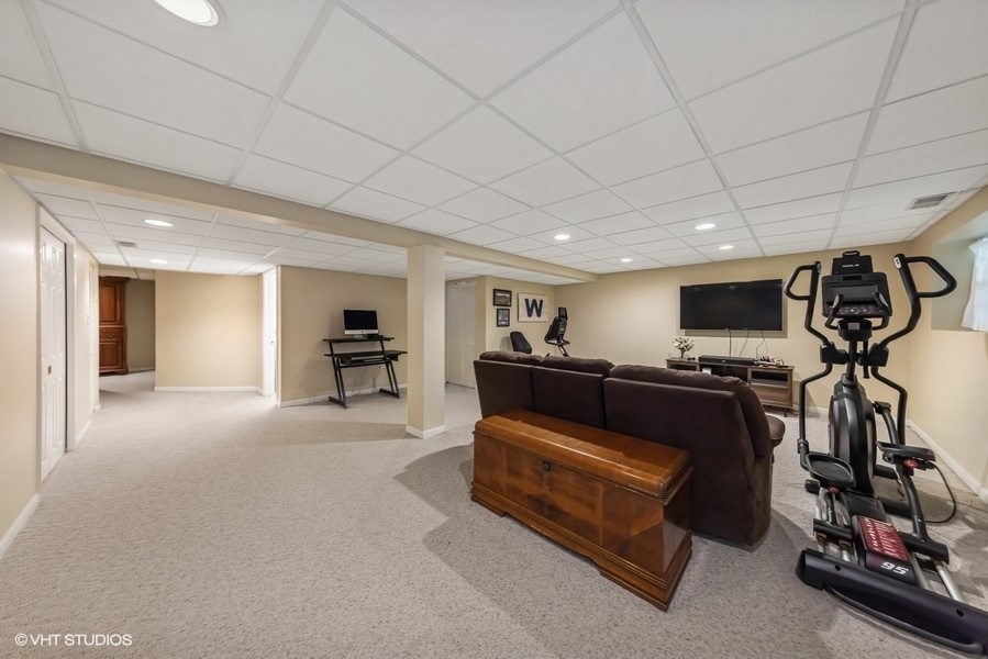 6262 Edgebrook Lane, Indian Head Park, IL 60525