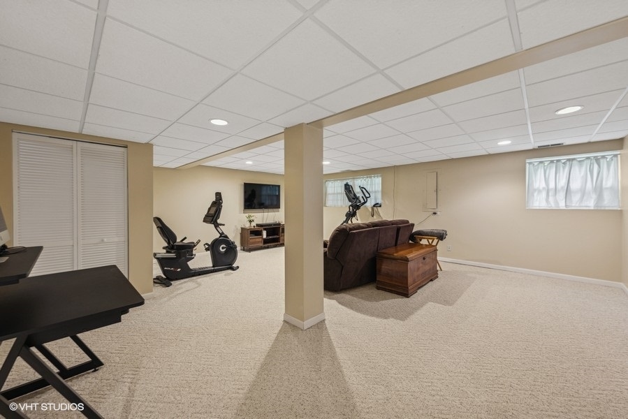 6262 Edgebrook Lane, Indian Head Park, IL 60525