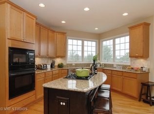 2 TWIN EAGLES Court, Hawthorn Woods, IL 60047