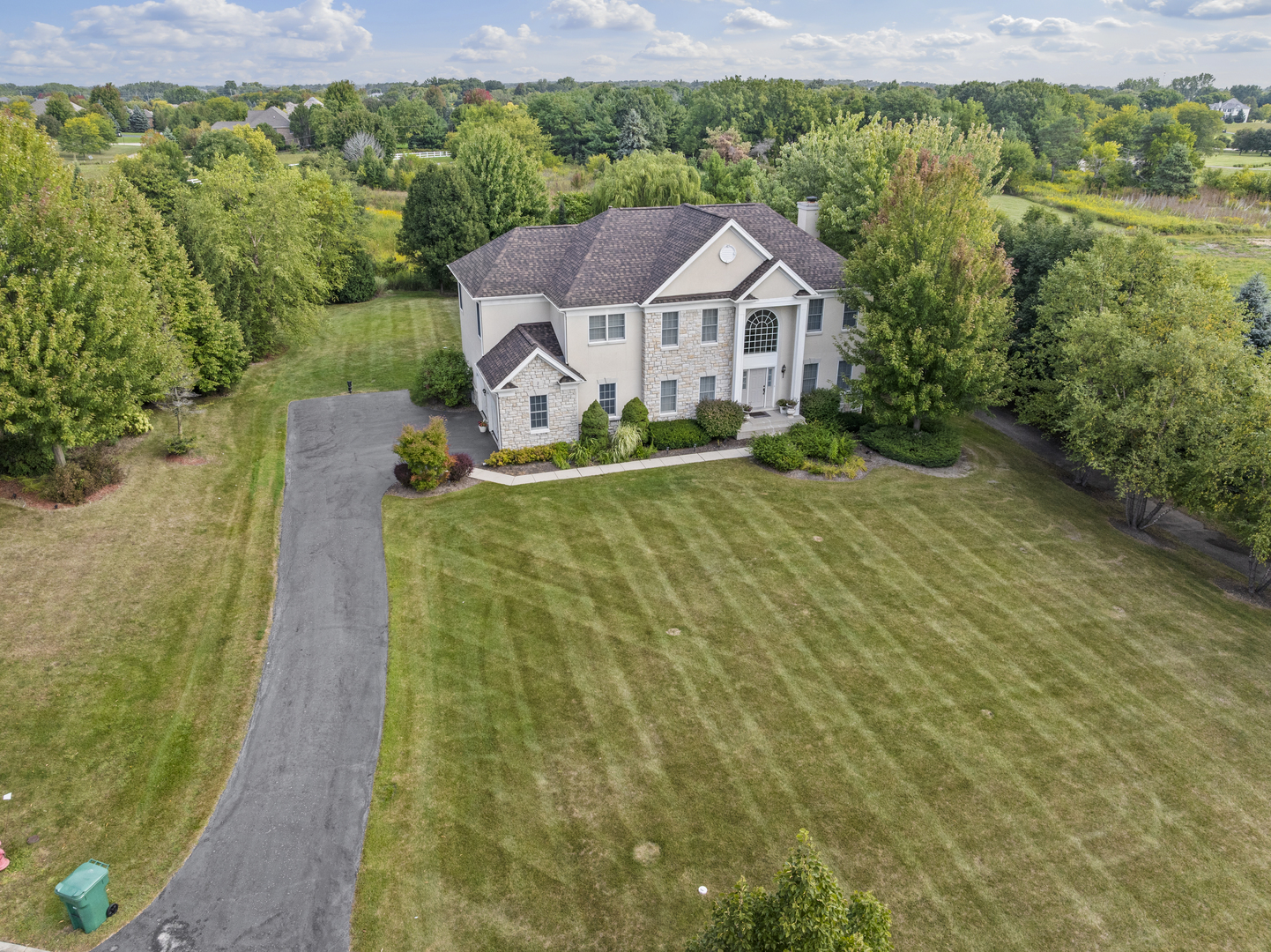2 TWIN EAGLES Court, Hawthorn Woods, IL 60047