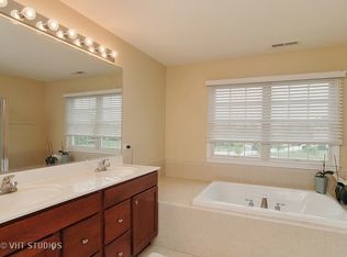 2 TWIN EAGLES Court, Hawthorn Woods, IL 60047