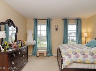 2 TWIN EAGLES Court, Hawthorn Woods, IL 60047