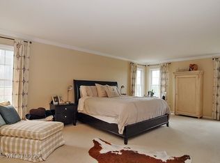 2 TWIN EAGLES Court, Hawthorn Woods, IL 60047