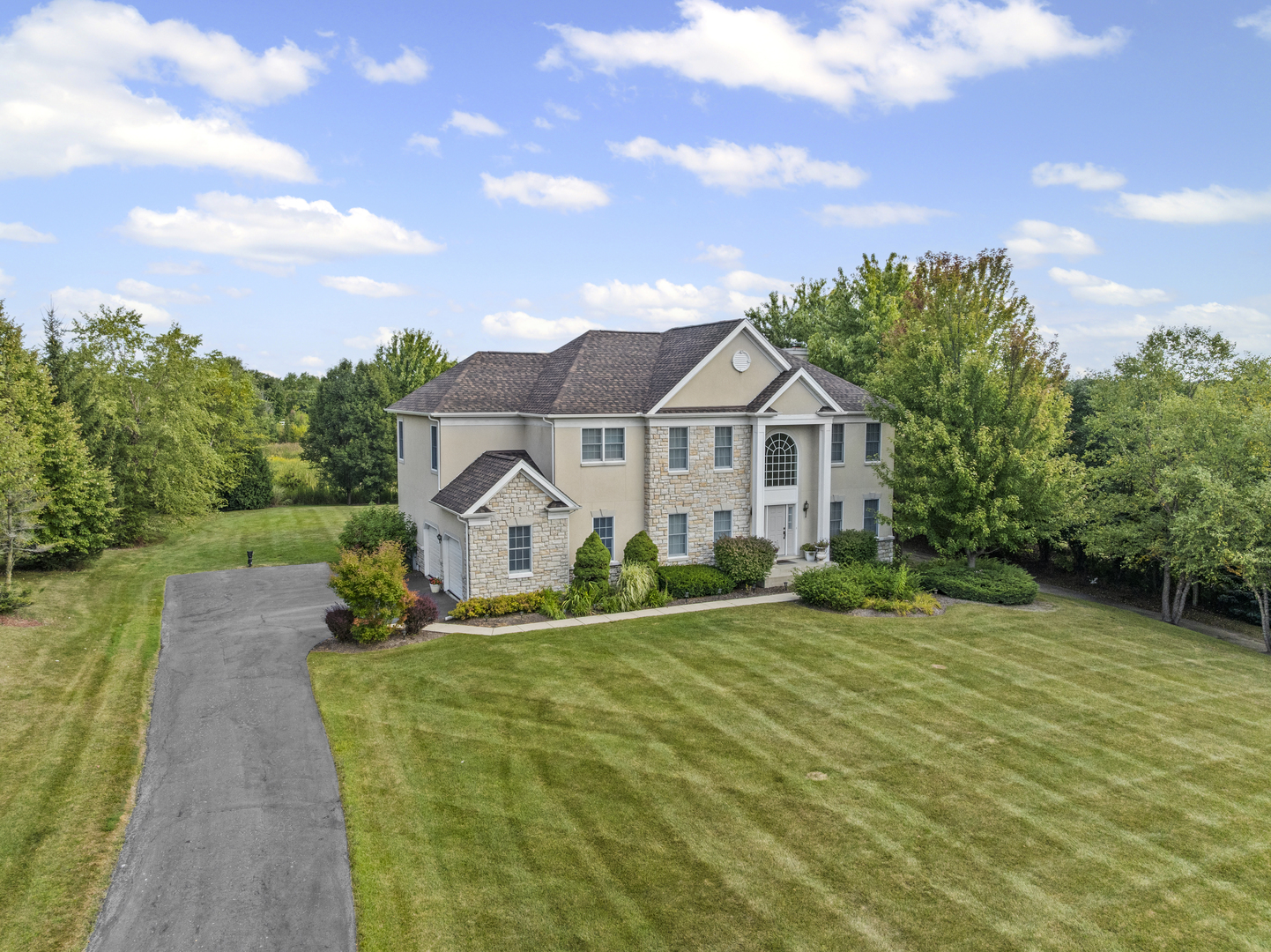 2 TWIN EAGLES Court, Hawthorn Woods, IL 60047