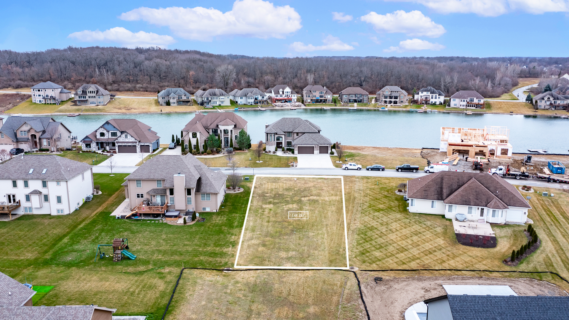 9110 Doubletree Drive, Winfield, IN 46307