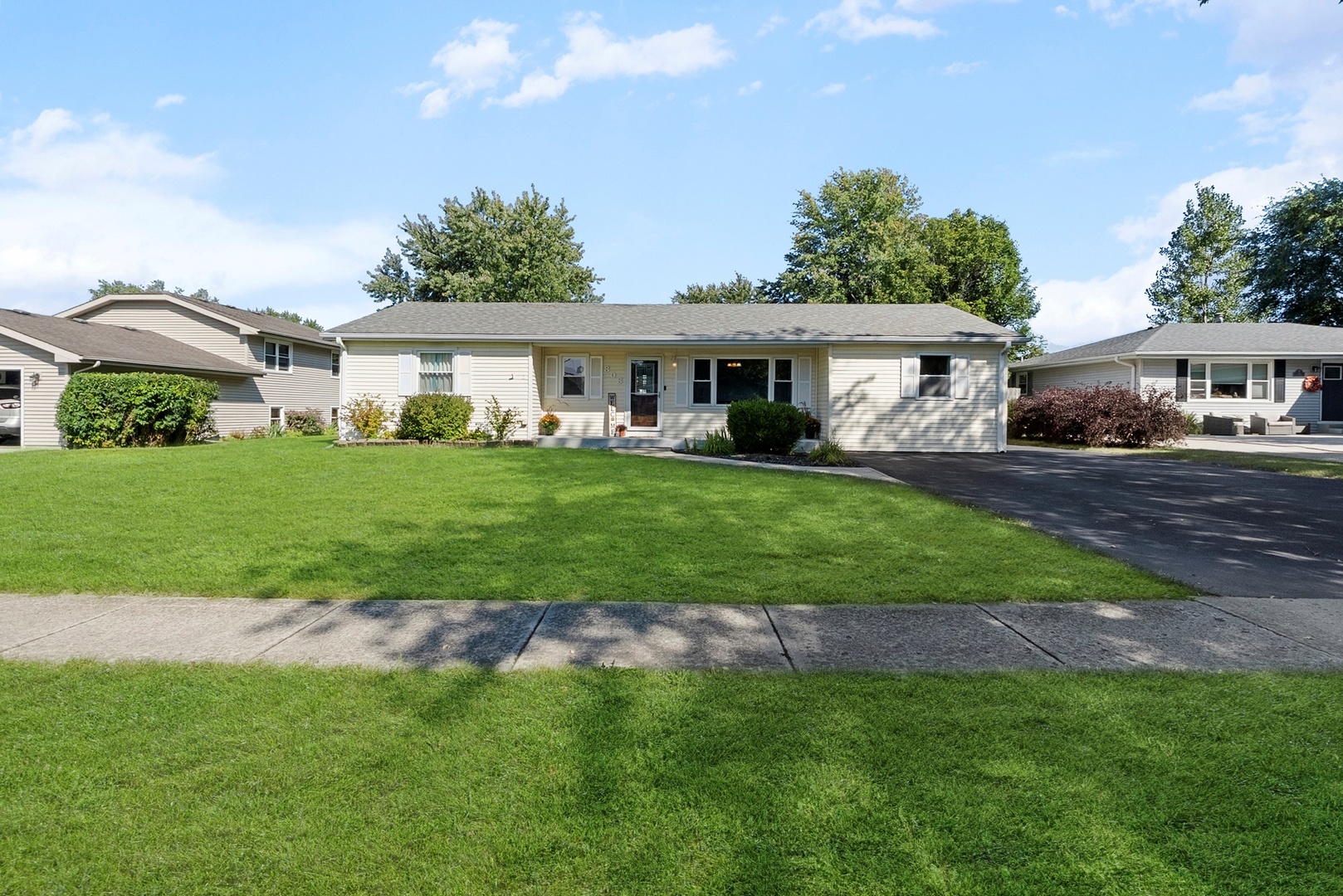 808 Stonegate Road, New Lenox, IL 60451