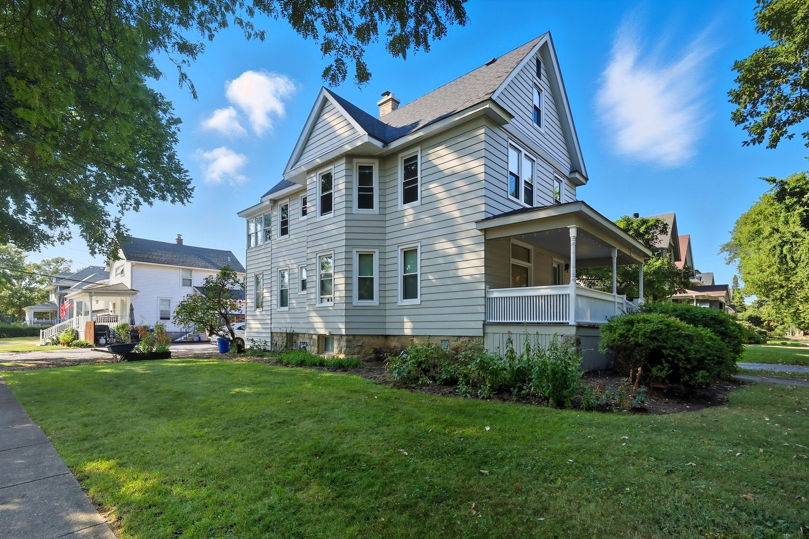 709 Bell Avenue, La Grange, IL 60525