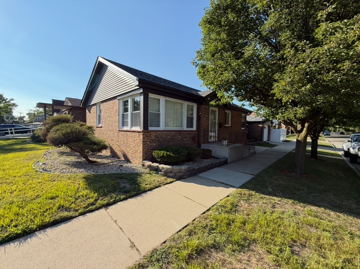 9858 S Millard Avenue, Evergreen Park, IL 60805