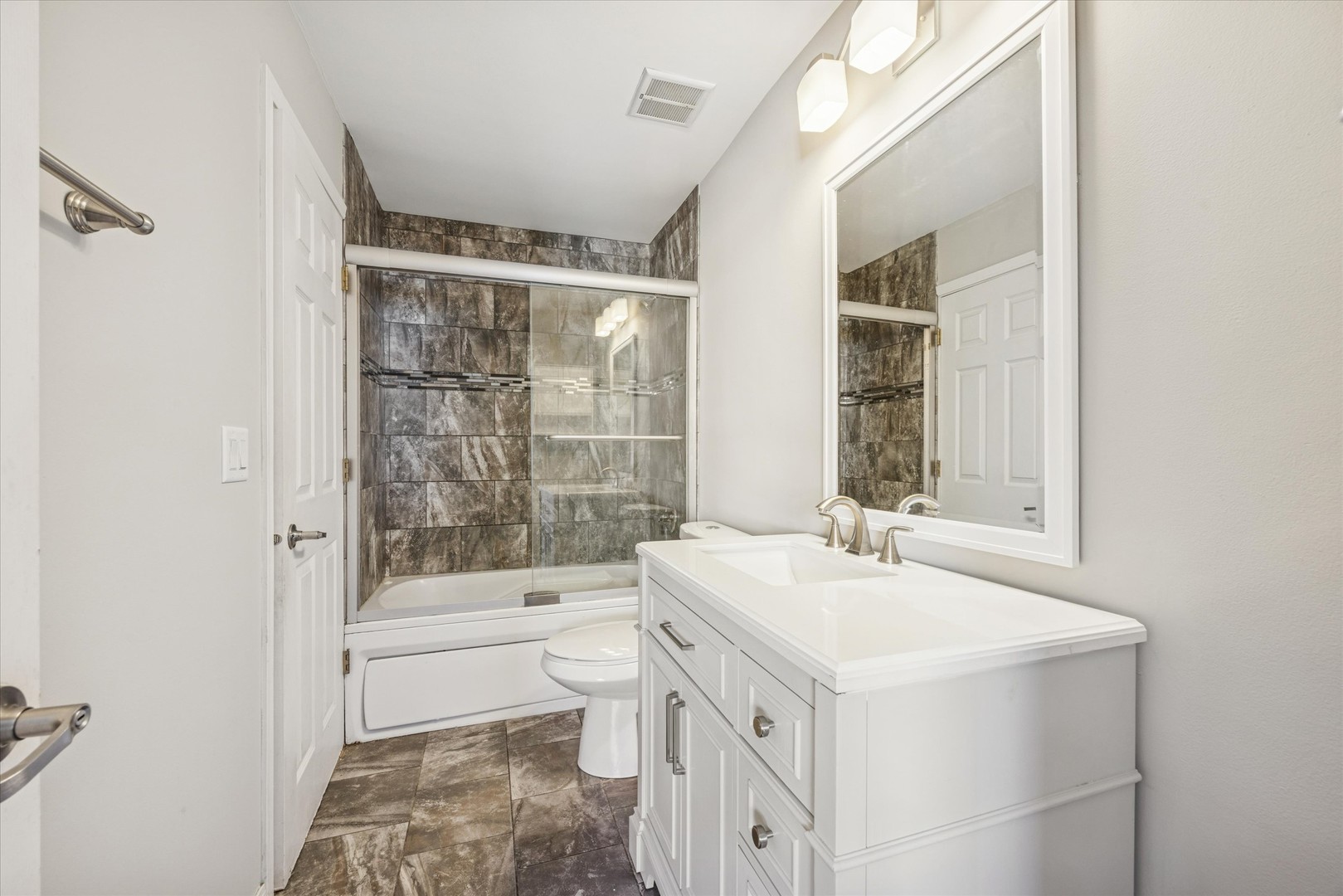 117 Enclave Circle #C, Bolingbrook, IL 60440