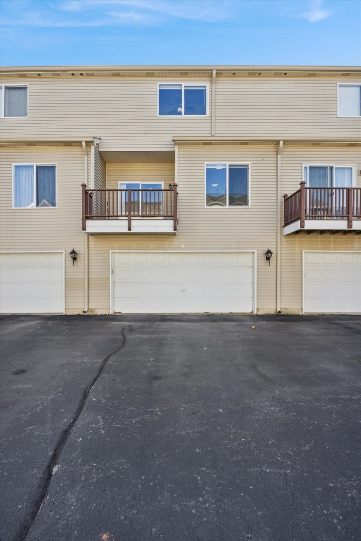 117 Enclave Circle #C, Bolingbrook, IL 60440