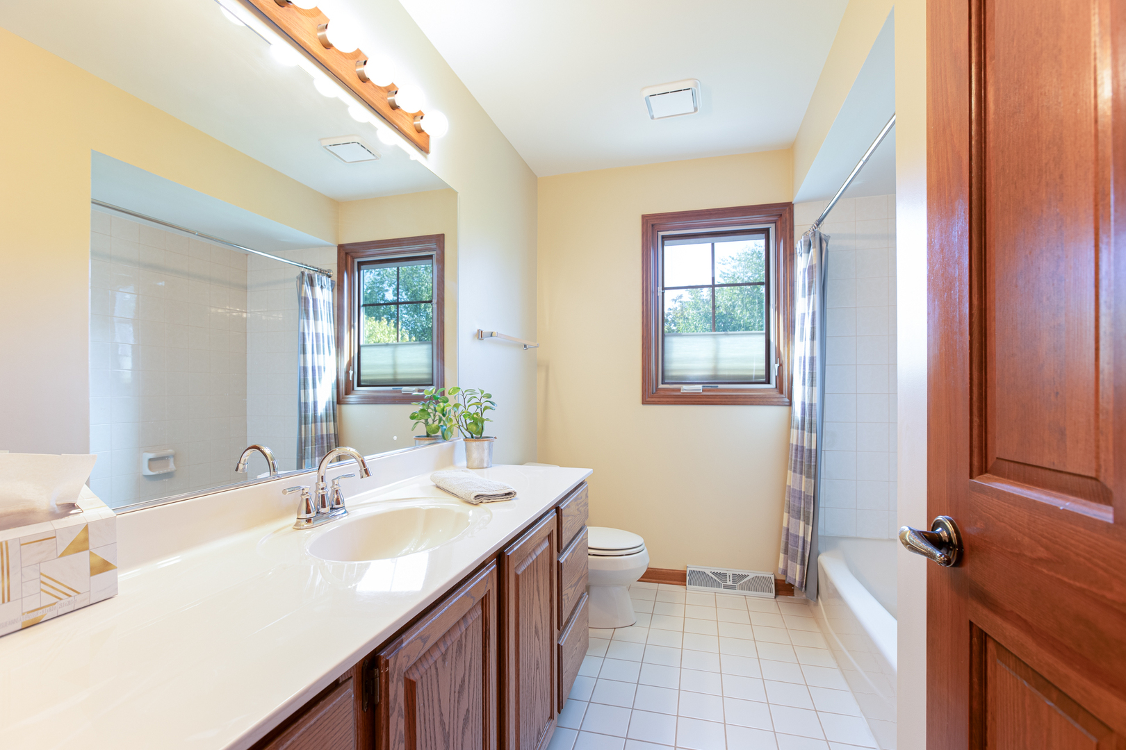 27W277 Waterford Drive, Winfield, IL 60190