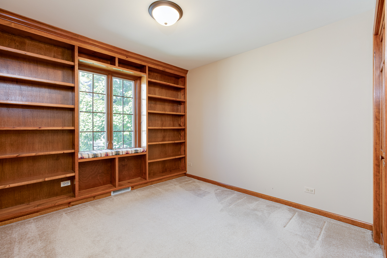 27W277 Waterford Drive, Winfield, IL 60190