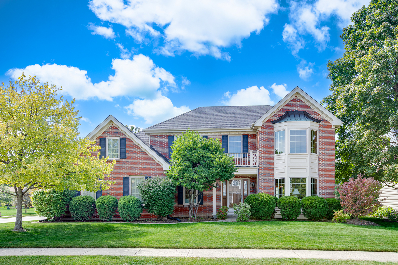27W277 Waterford Drive, Winfield, IL 60190