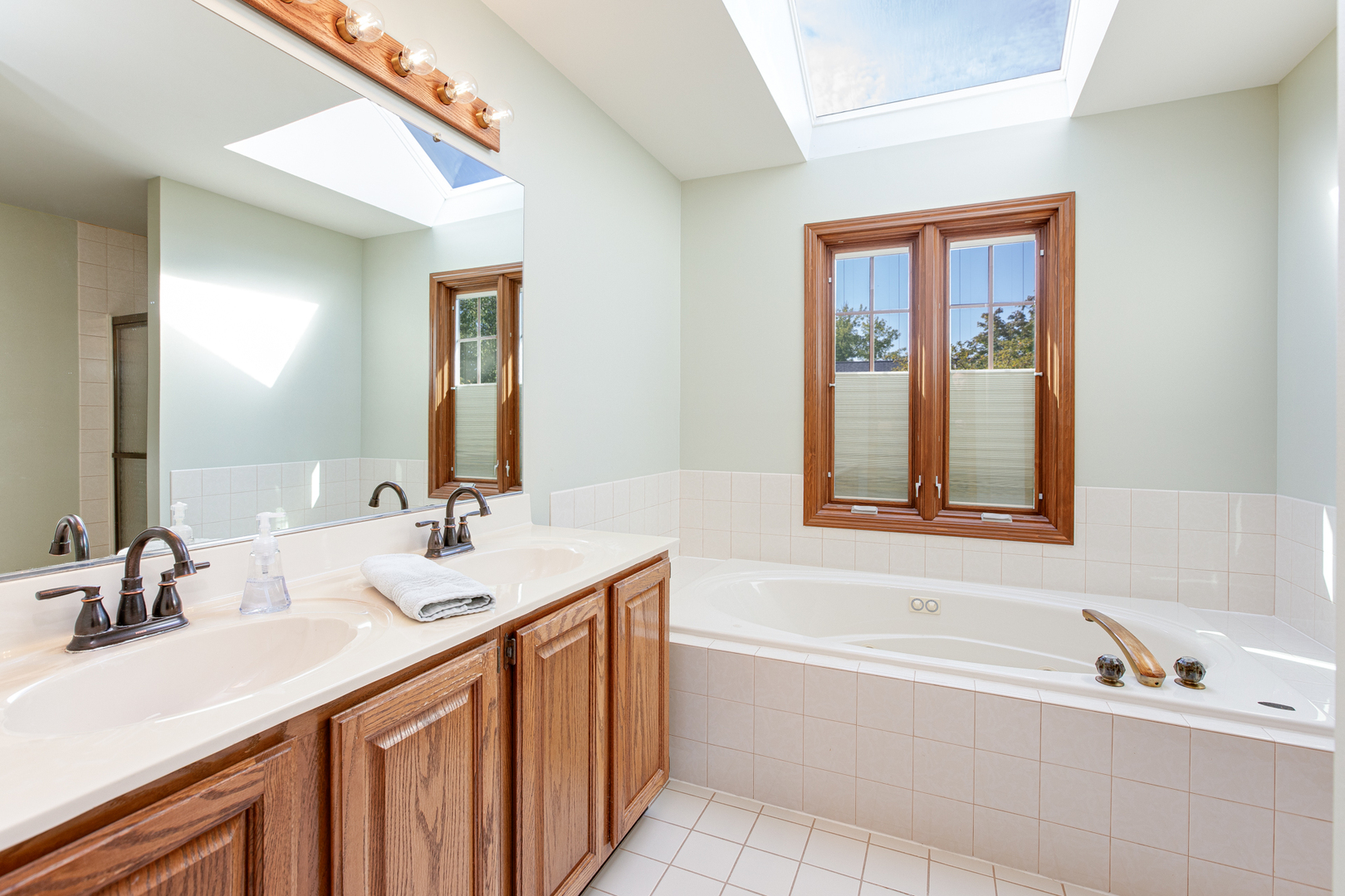 27W277 Waterford Drive, Winfield, IL 60190