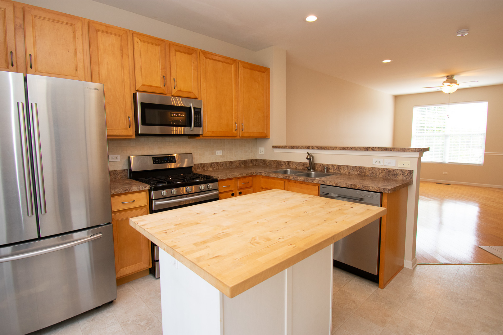 228 STATION PARK Circle, Grayslake, IL 60030