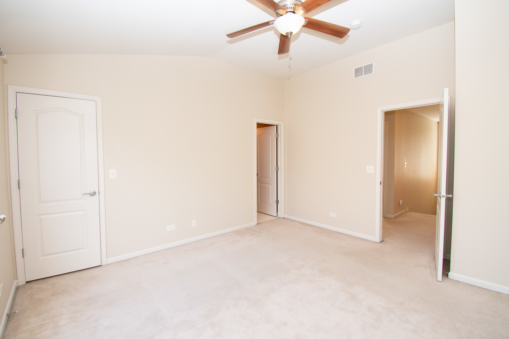 228 STATION PARK Circle, Grayslake, IL 60030