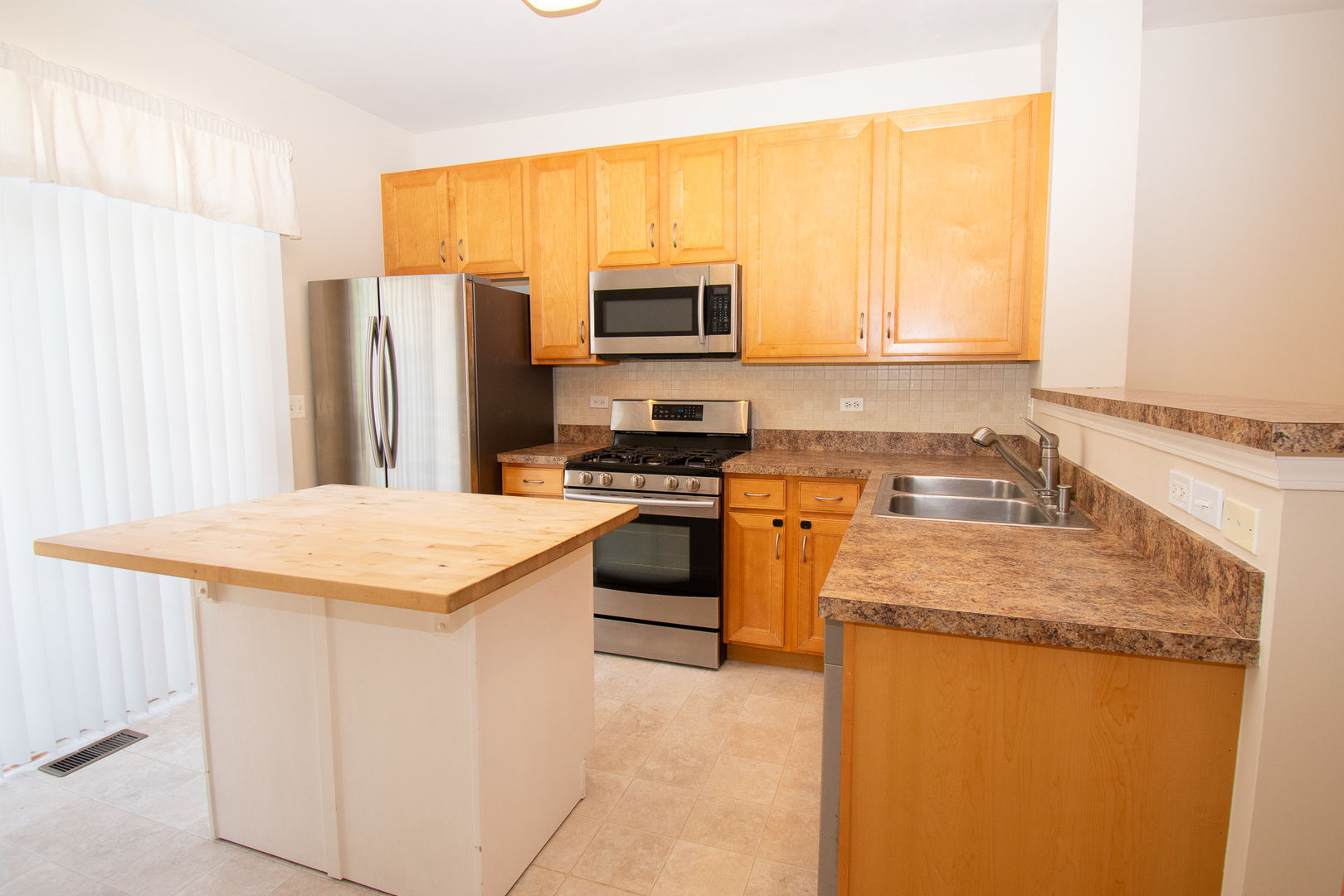228 STATION PARK Circle, Grayslake, IL 60030
