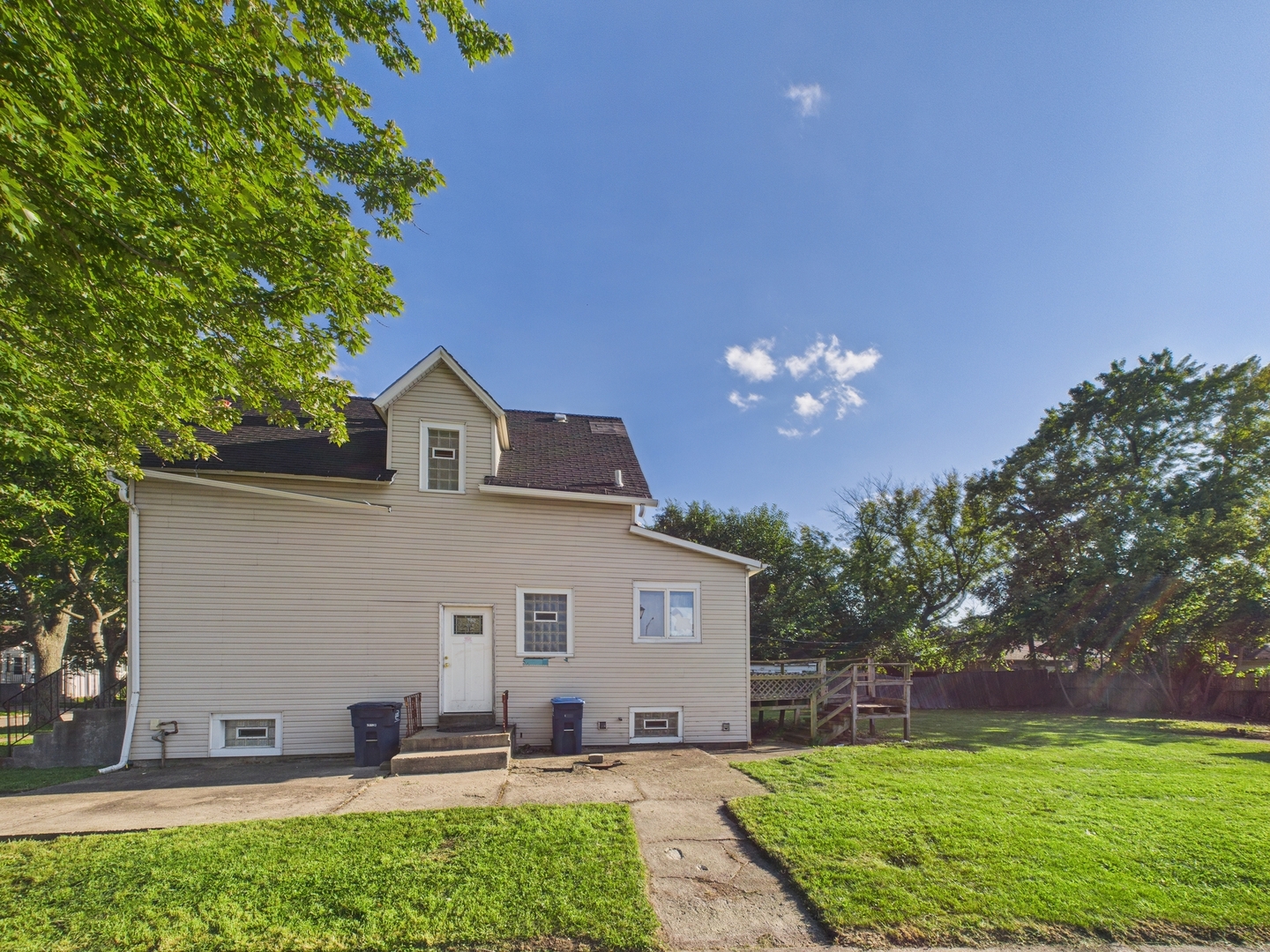 1812 S 20th Avenue, Maywood, IL 60153