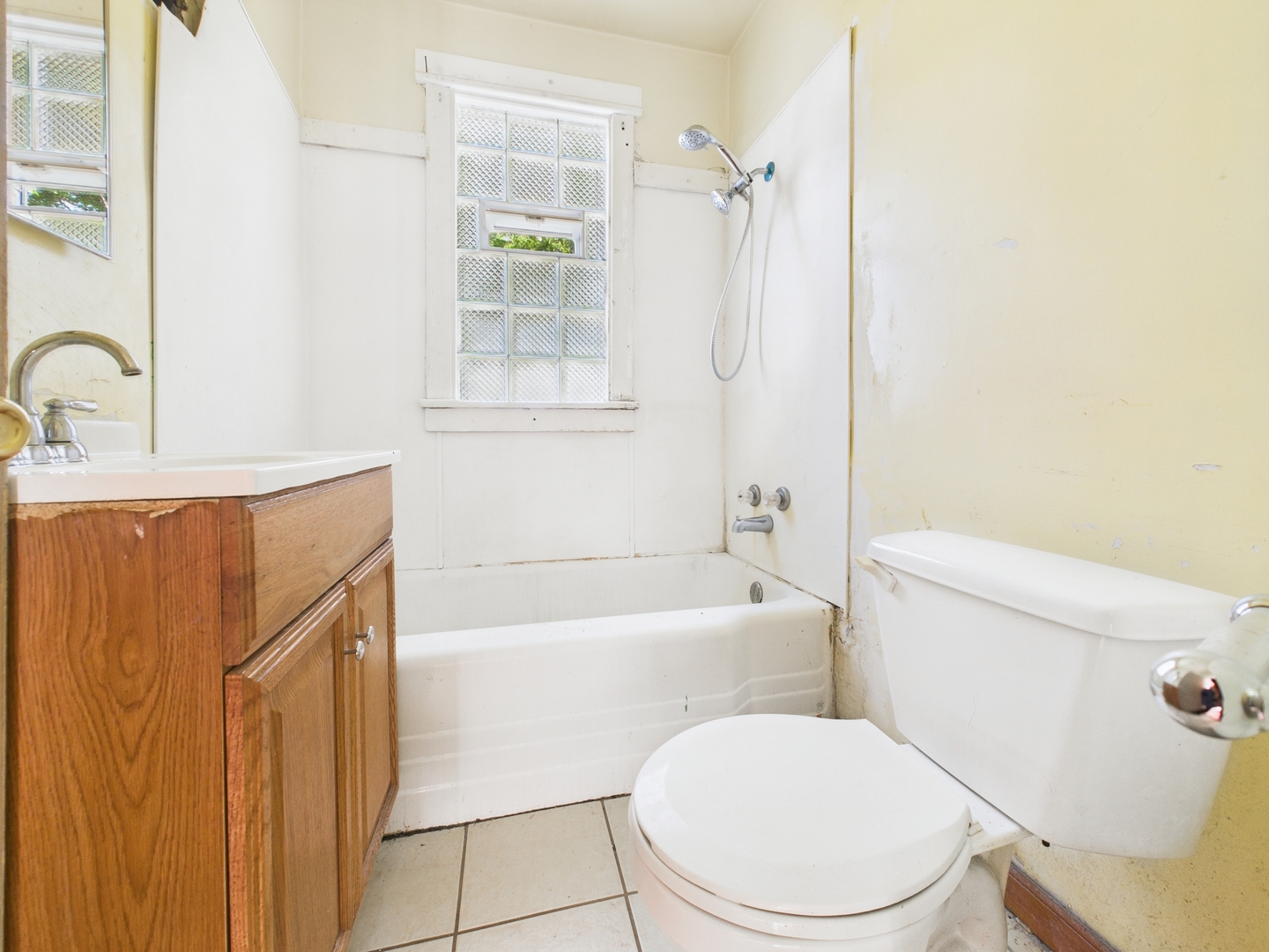 1812 S 20th Avenue, Maywood, IL 60153