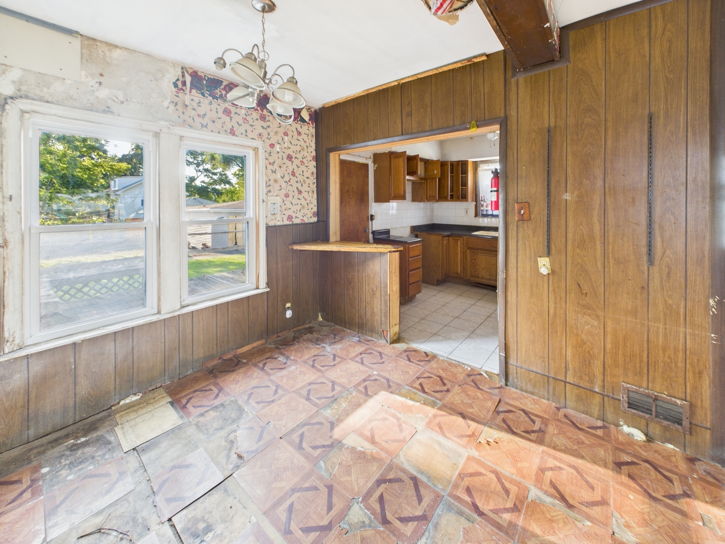 1812 S 20th Avenue, Maywood, IL 60153