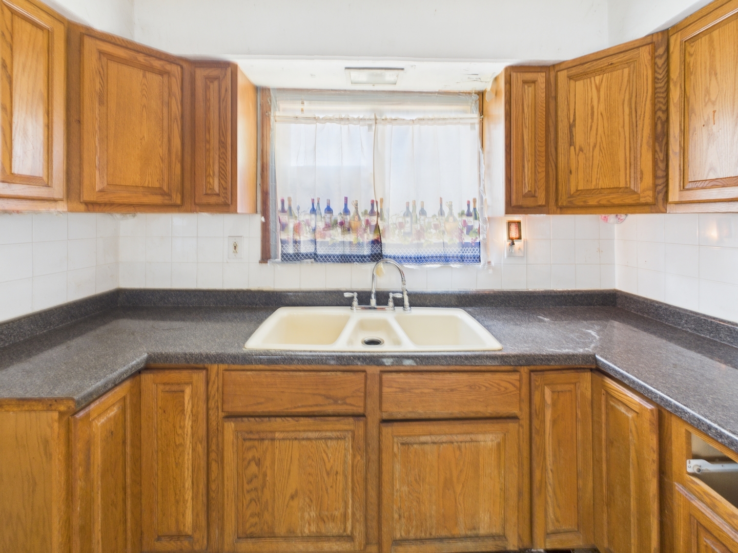 1812 S 20th Avenue, Maywood, IL 60153