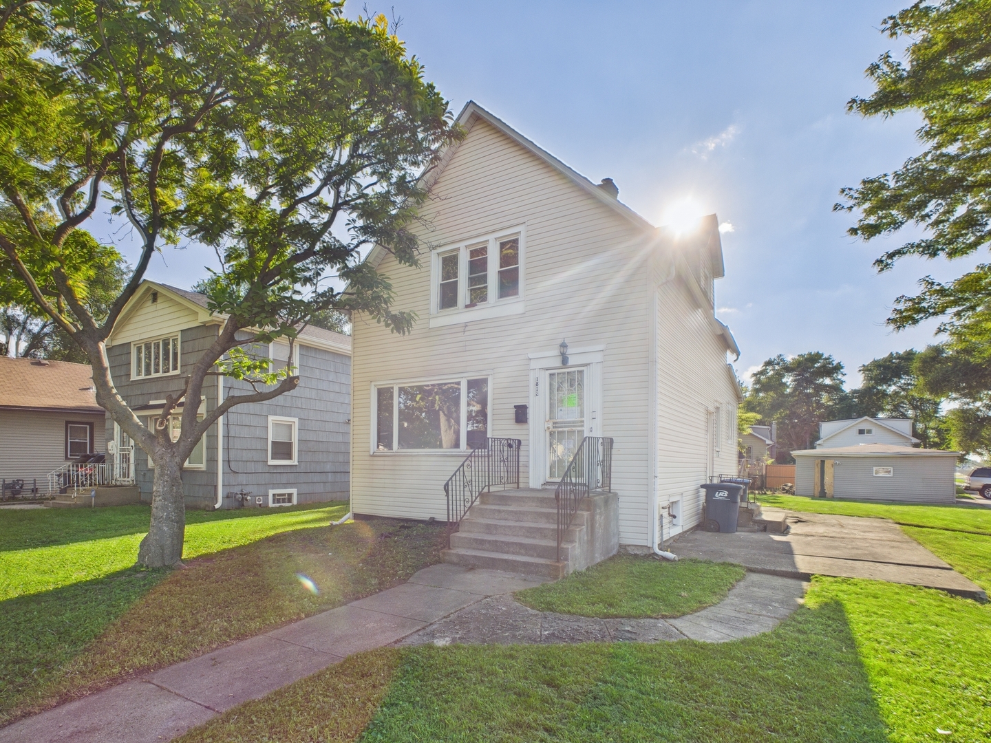 1812 S 20th Avenue, Maywood, IL 60153