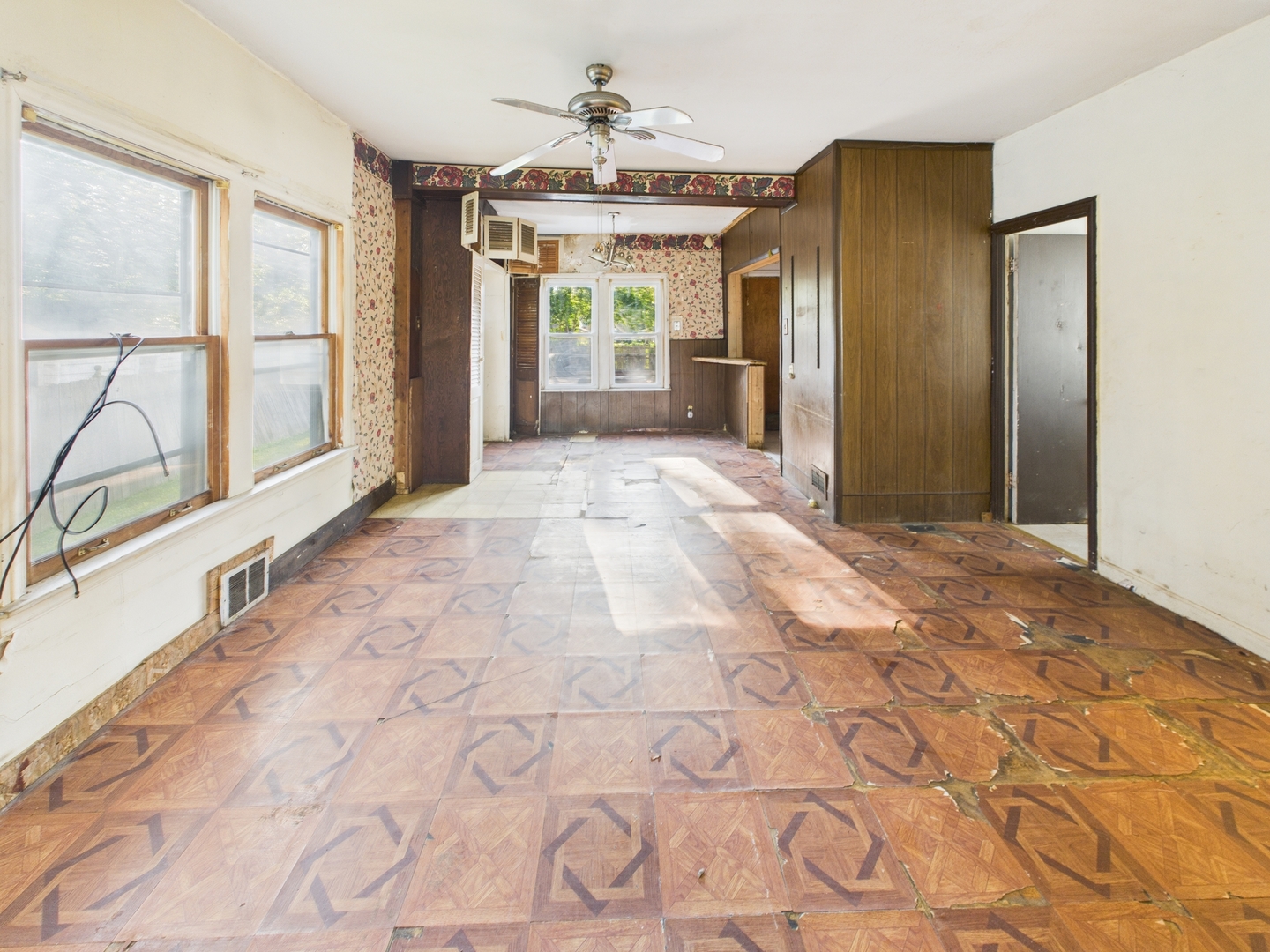 1812 S 20th Avenue, Maywood, IL 60153