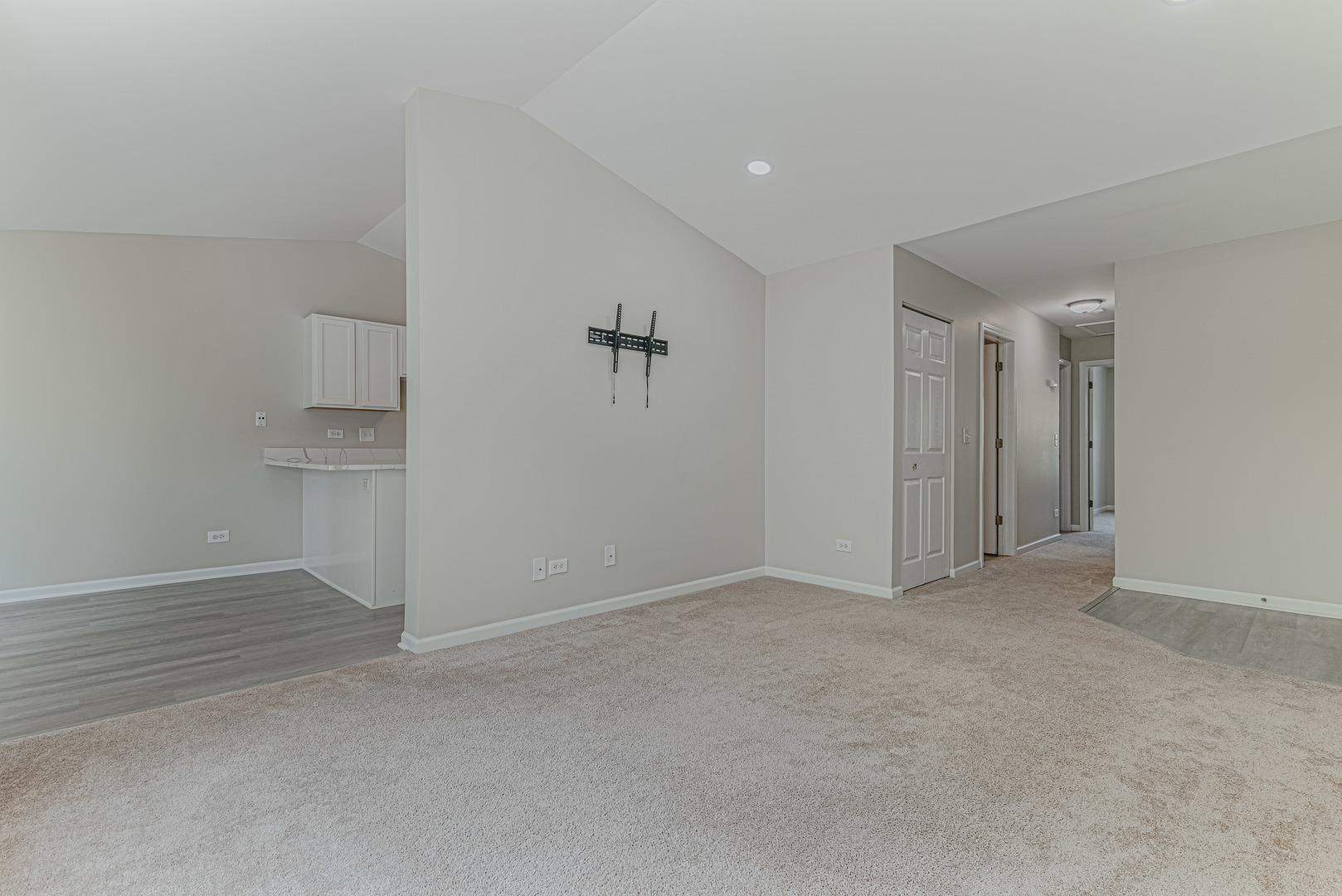 1171 N Red Oak Circle #3, Round Lake Beach, IL 60073