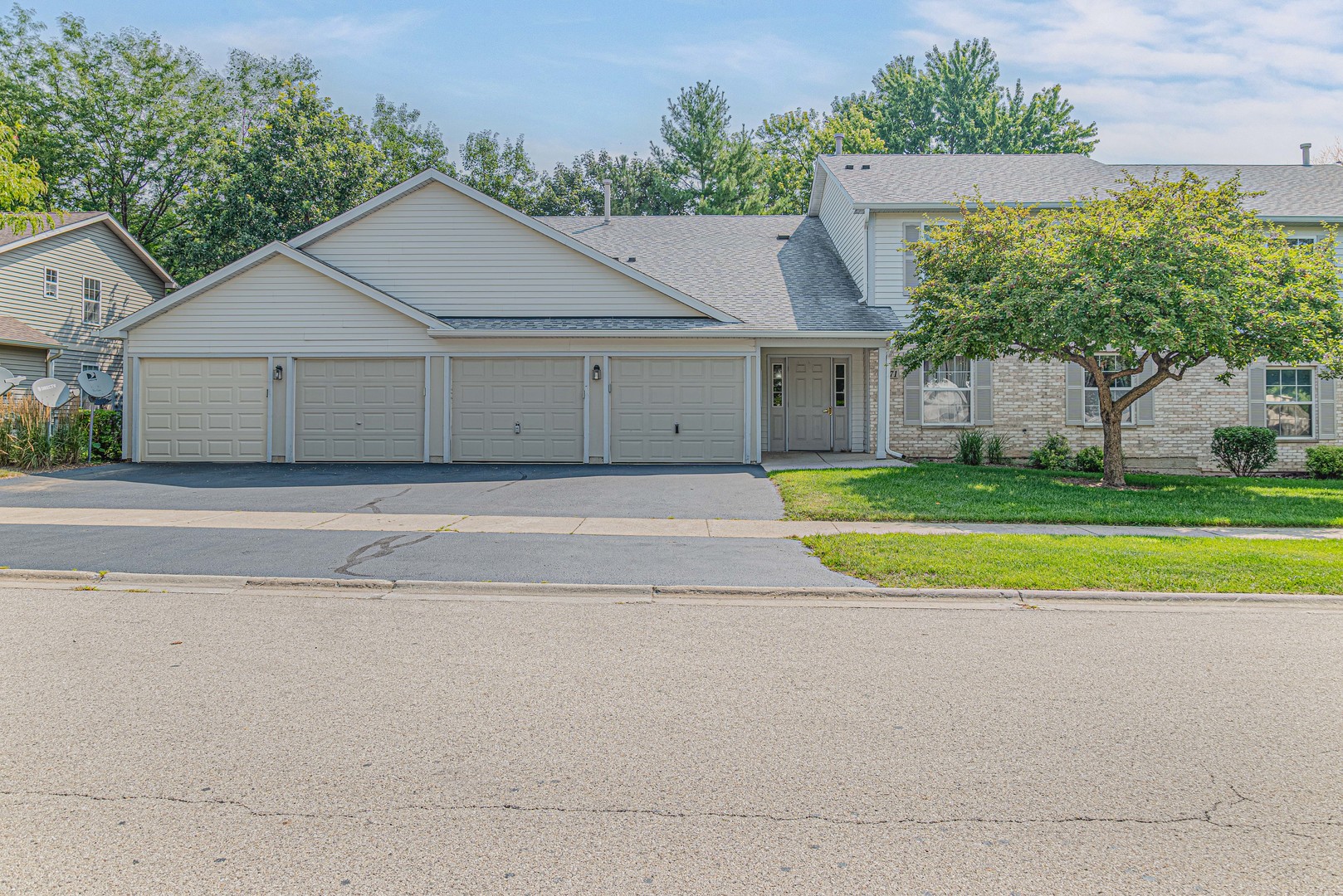 1171 N Red Oak Circle #3, Round Lake Beach, IL 60073