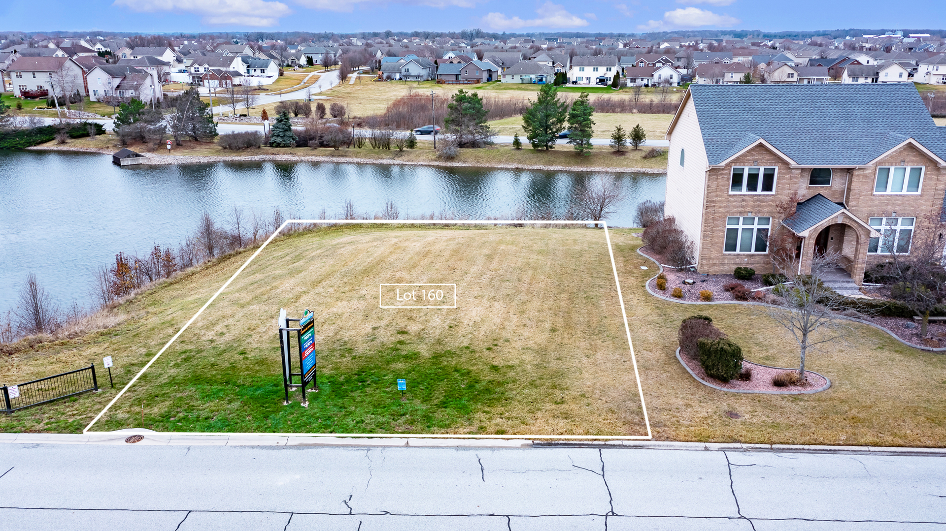 10360 Doubletree Drive, Winfield, IN 46307