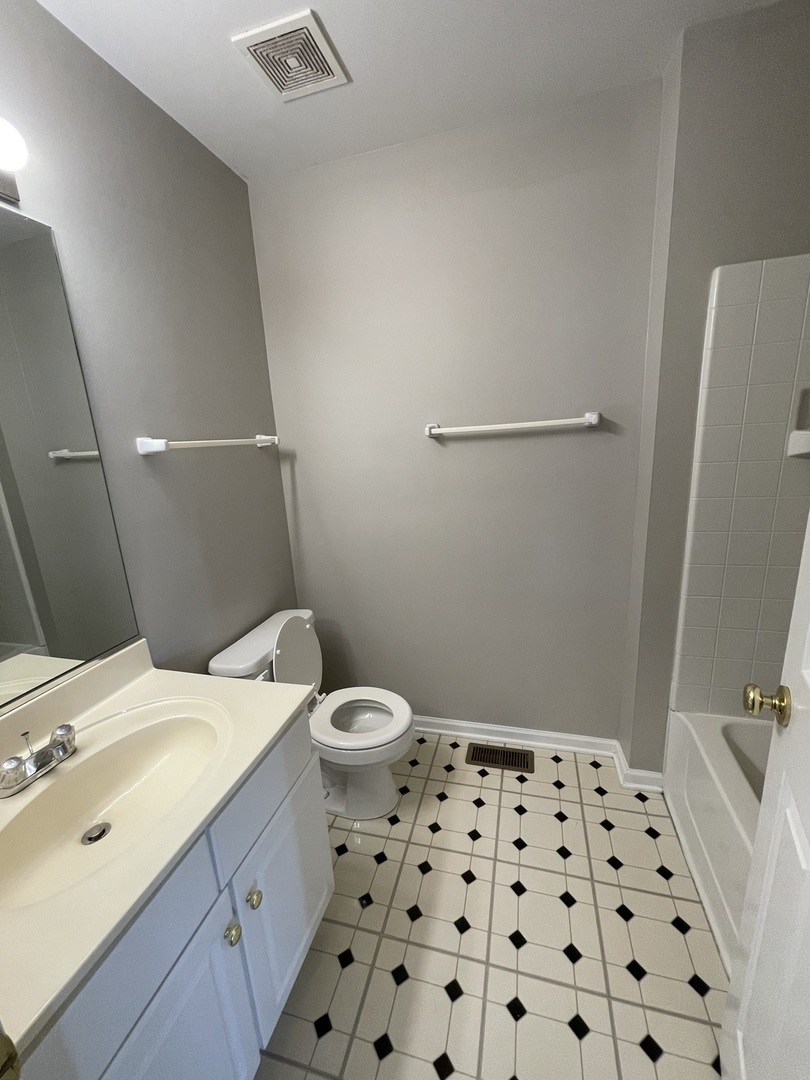 1465 N Waterbury Circle, Palatine, IL 60074