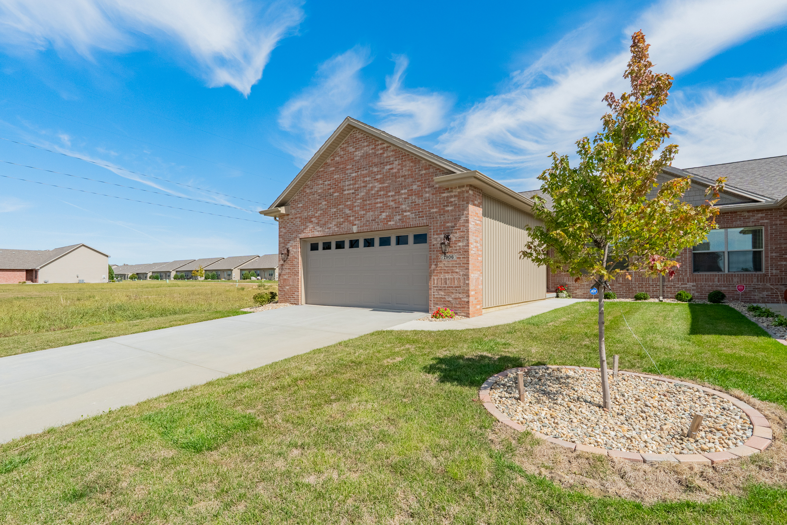 1906 Dunraven Road, Bloomington, IL 61704