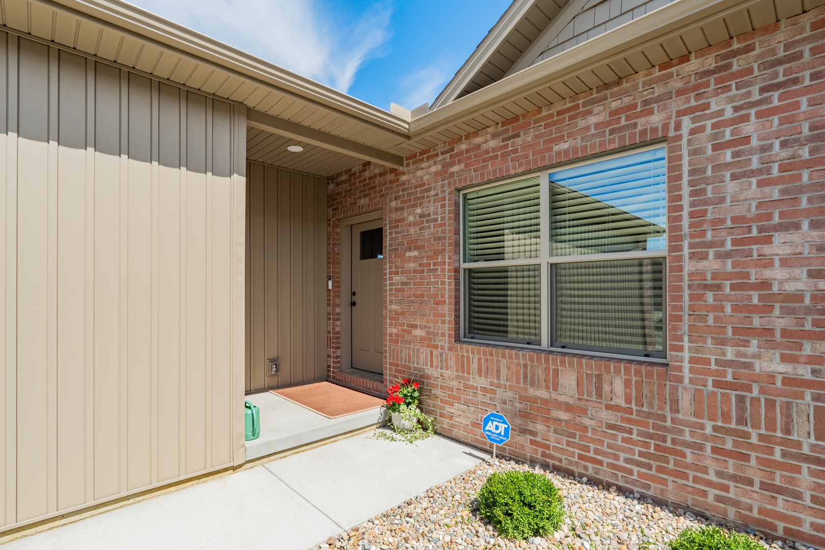 1906 Dunraven Road, Bloomington, IL 61704