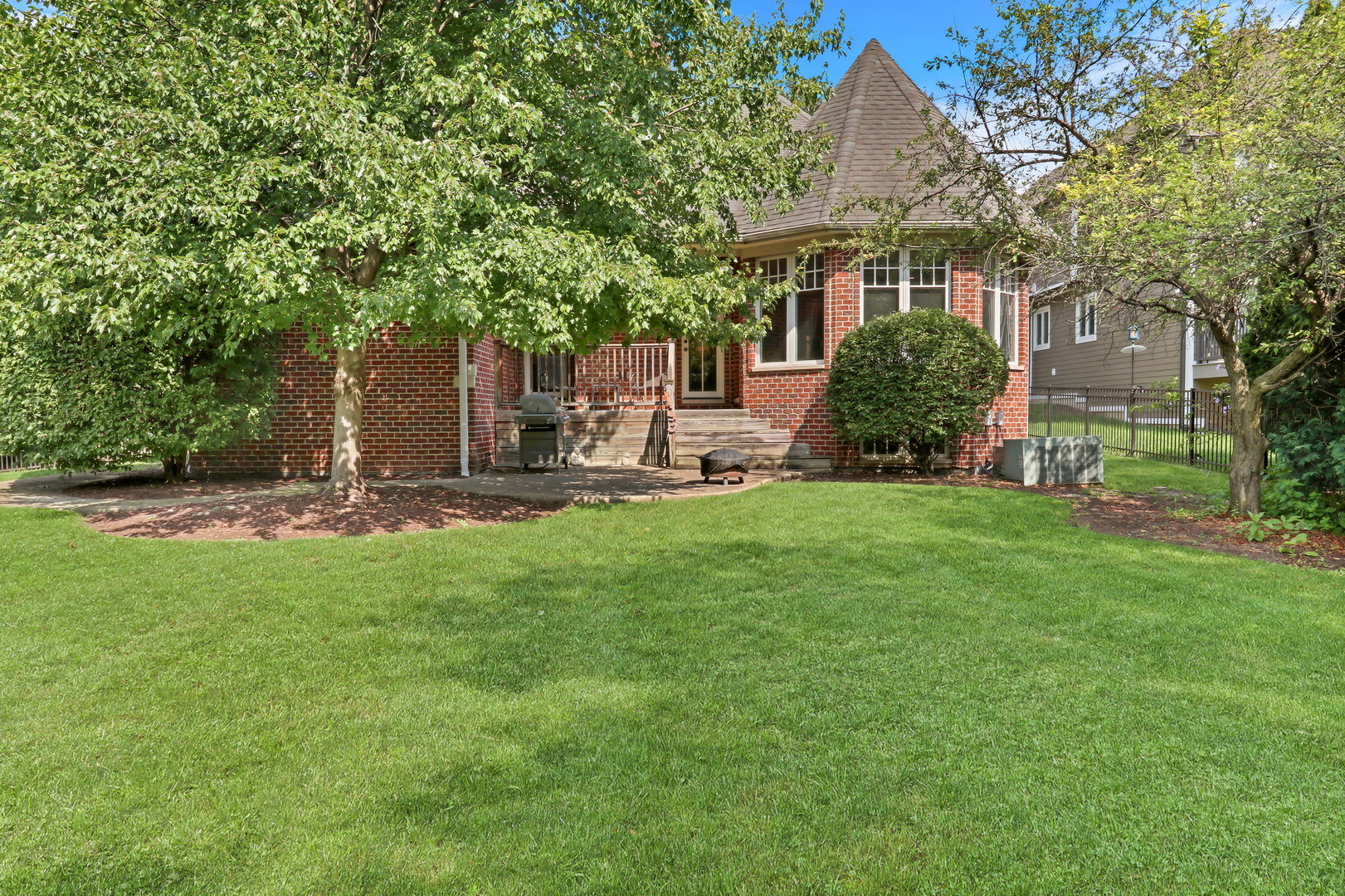 5684 Wolf Road, Western Springs, IL 60558