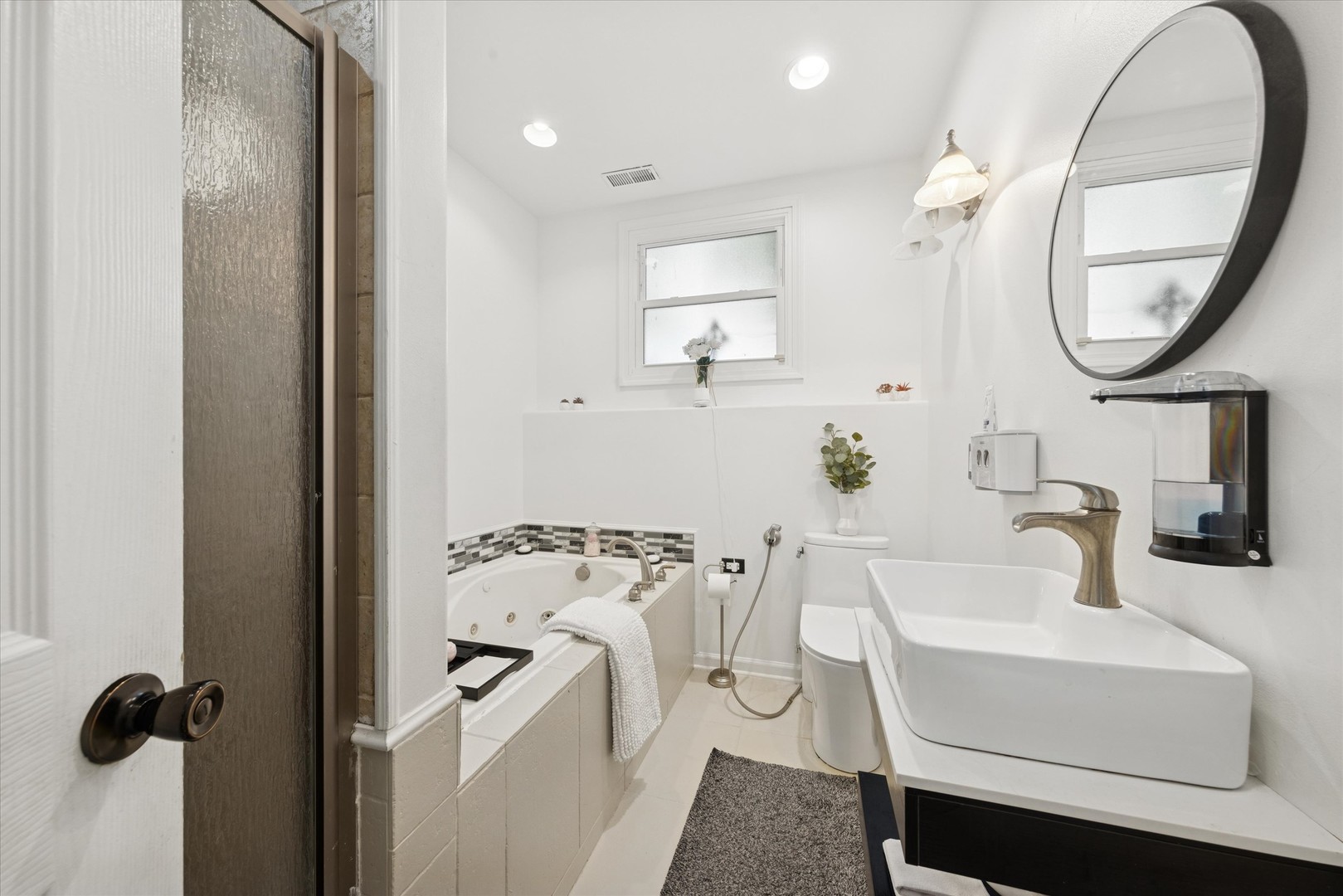 7702 W 66th Street, Bedford Park, IL 60501
