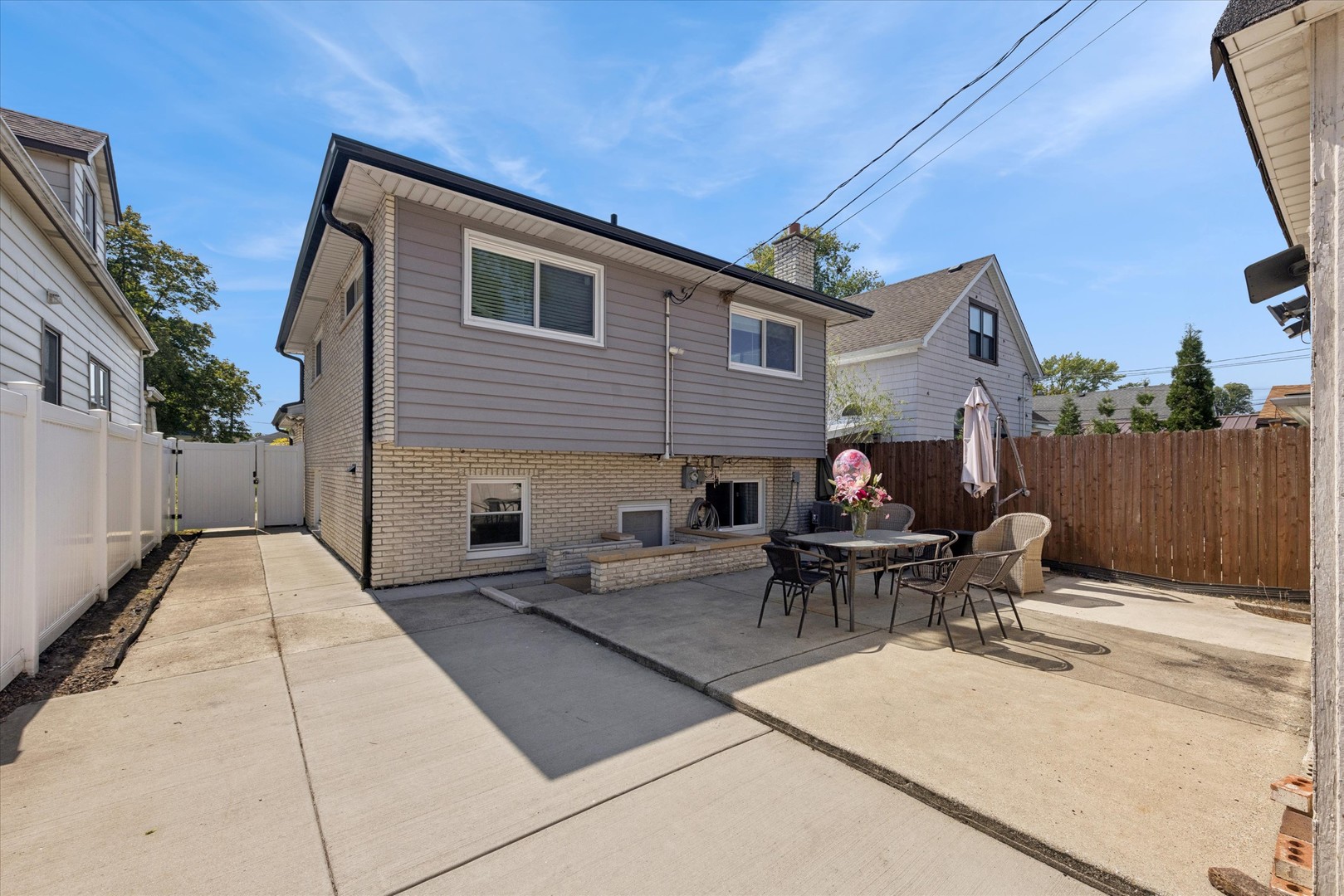 7702 W 66th Street, Bedford Park, IL 60501