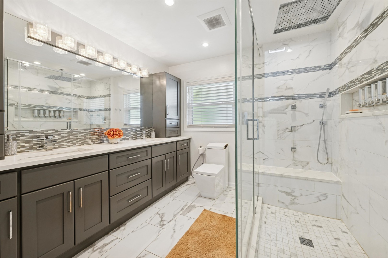 7702 W 66th Street, Bedford Park, IL 60501