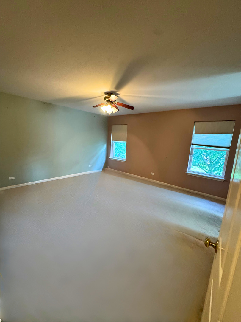 313 Kensington Drive, Oswego, IL 60543