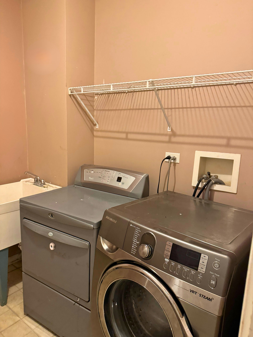 313 Kensington Drive, Oswego, IL 60543