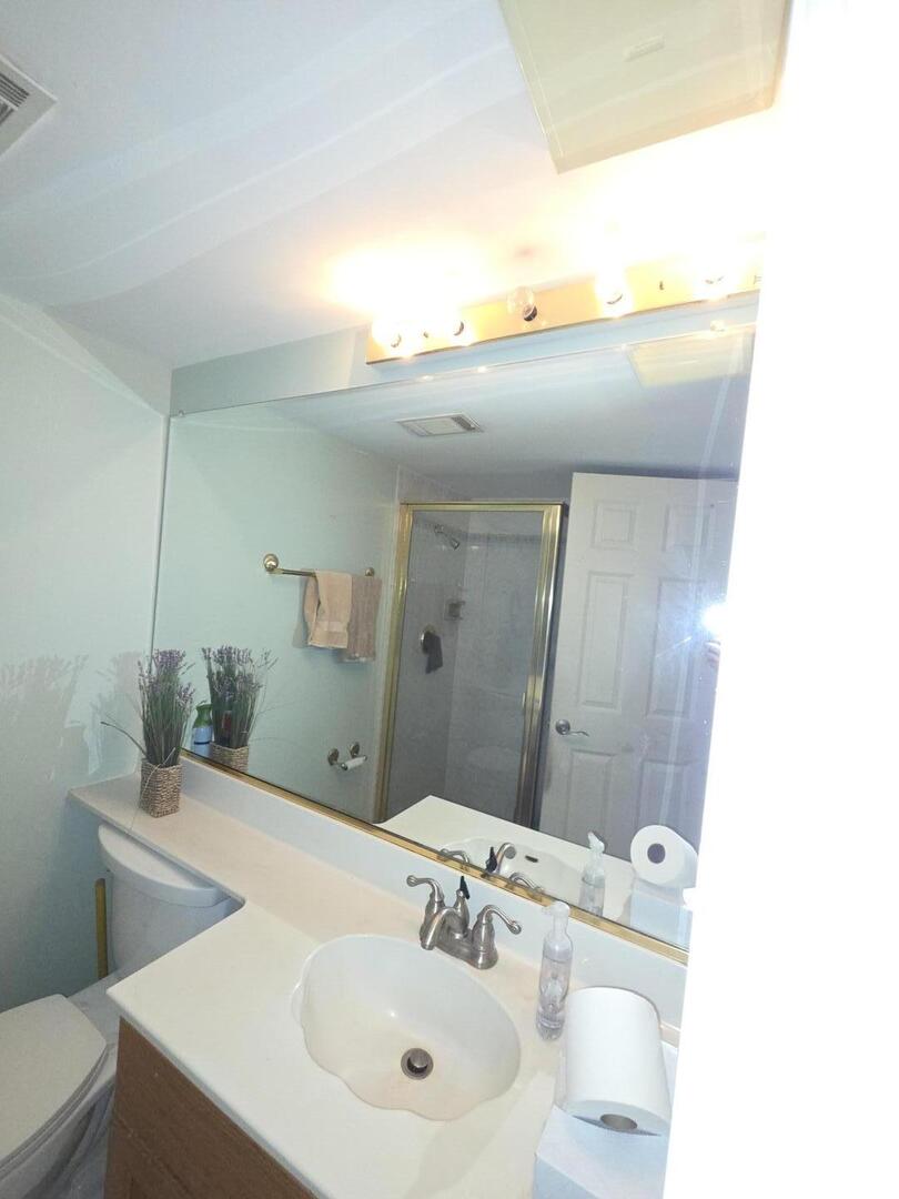 8900 W 93rd Street, Hickory Hills, IL 60457