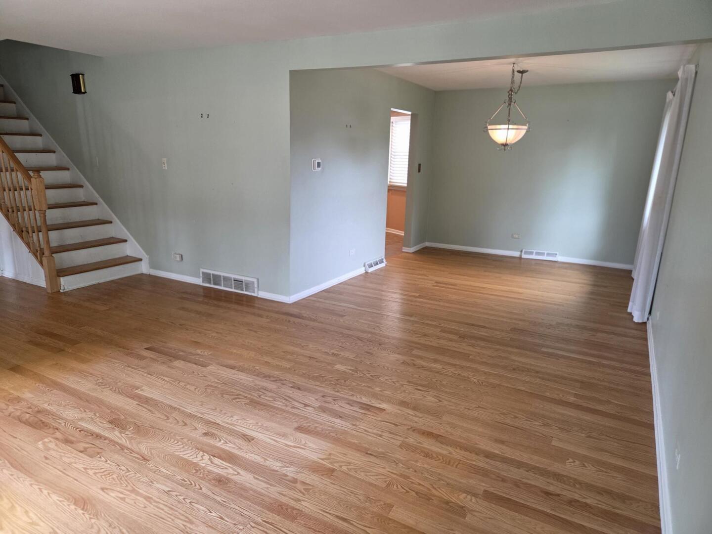 8900 W 93rd Street, Hickory Hills, IL 60457