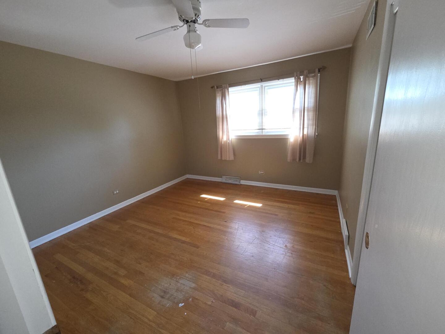 8900 W 93rd Street, Hickory Hills, IL 60457
