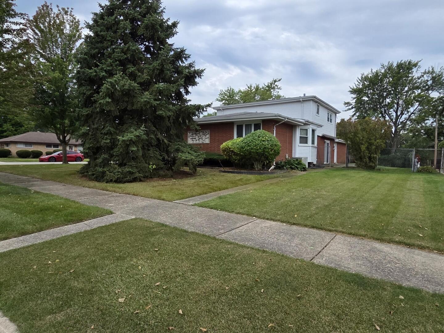 8900 W 93rd Street, Hickory Hills, IL 60457