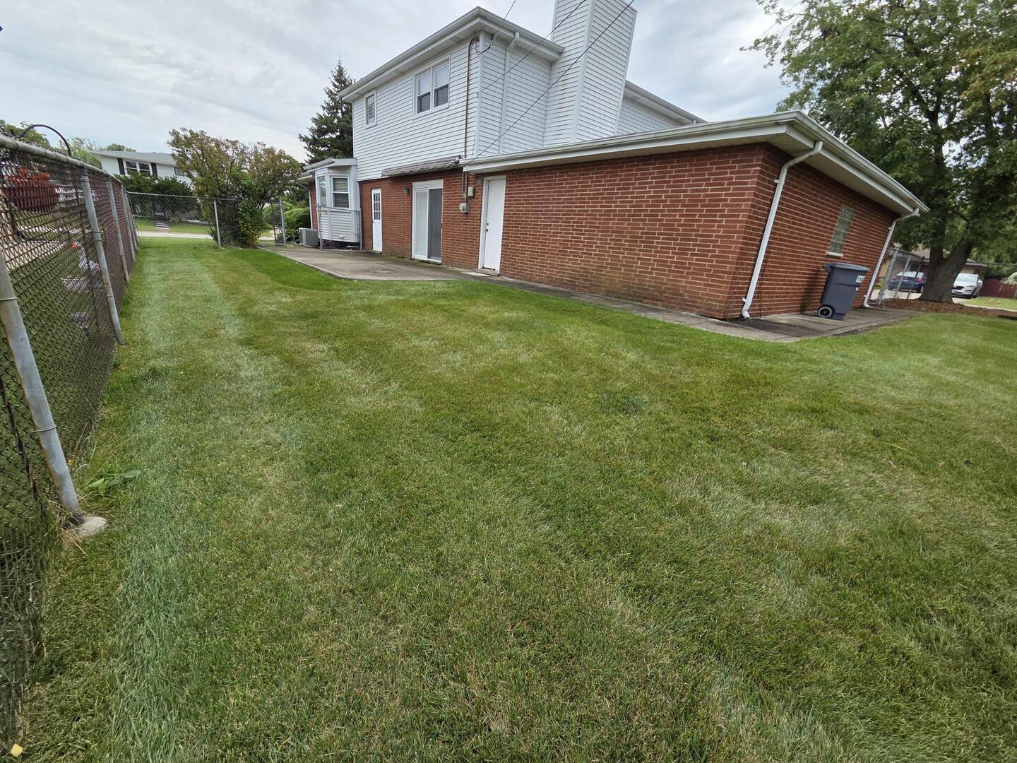 8900 W 93rd Street, Hickory Hills, IL 60457