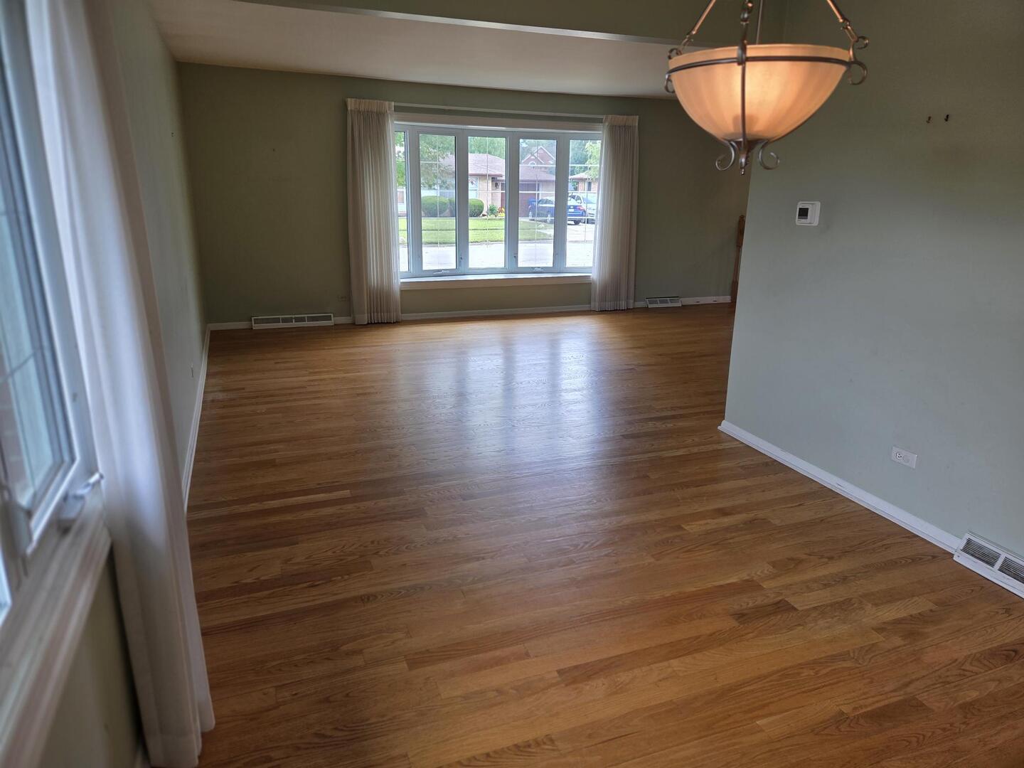 8900 W 93rd Street, Hickory Hills, IL 60457