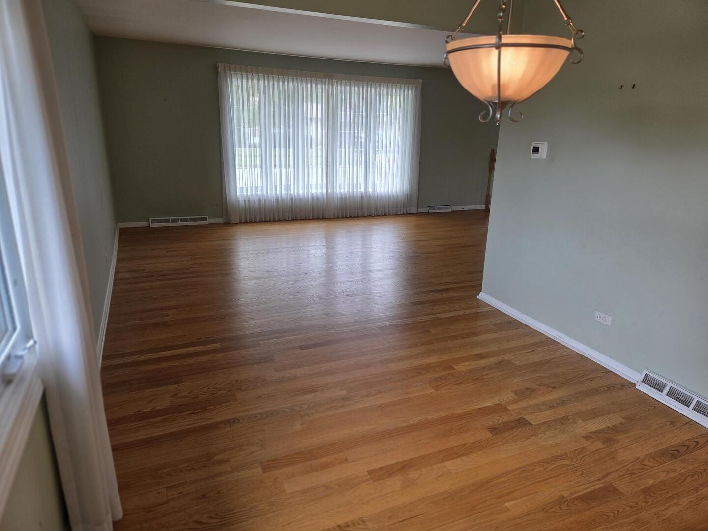 8900 W 93rd Street, Hickory Hills, IL 60457