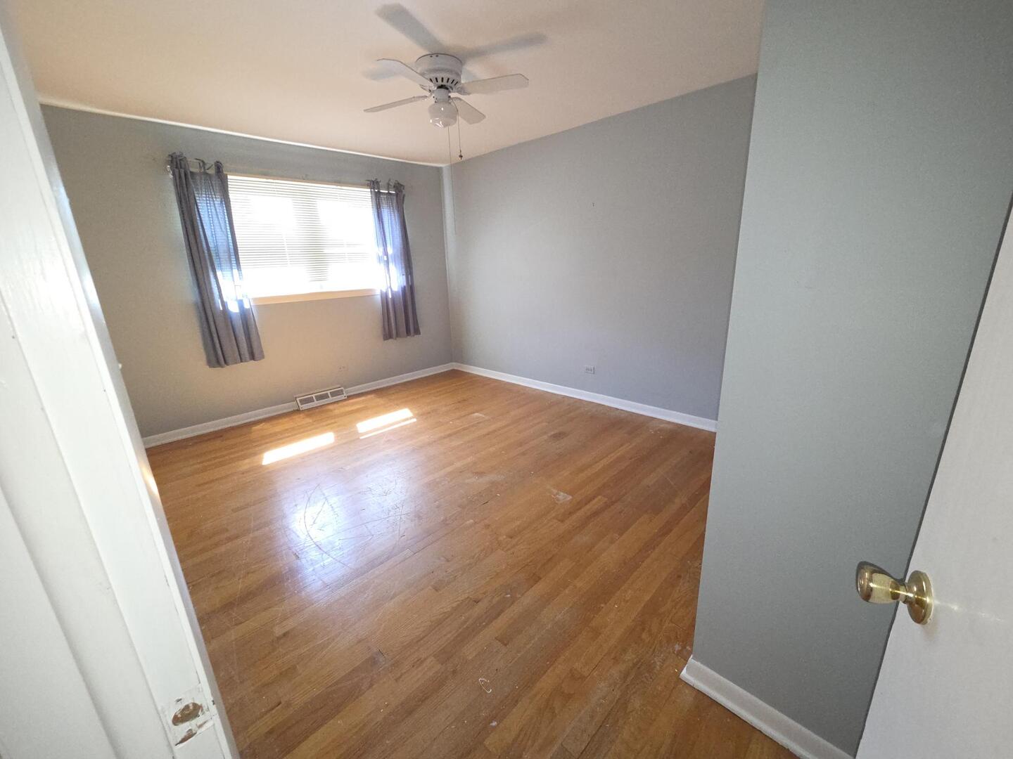 8900 W 93rd Street, Hickory Hills, IL 60457